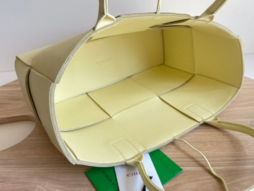 BOTTEGA VENETA ARCO TOTE 36 IN PALE YELLOW CALFSKIN