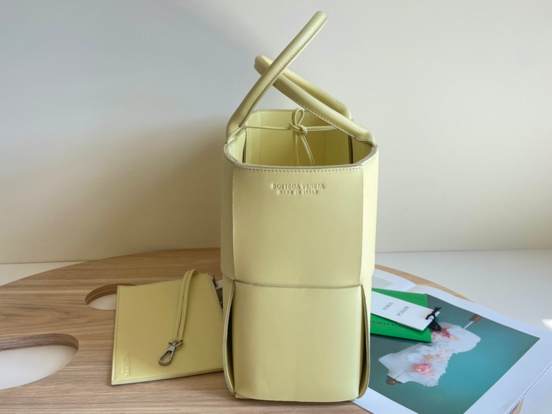 BOTTEGA VENETA ARCO TOTE 36 IN PALE YELLOW CALFSKIN