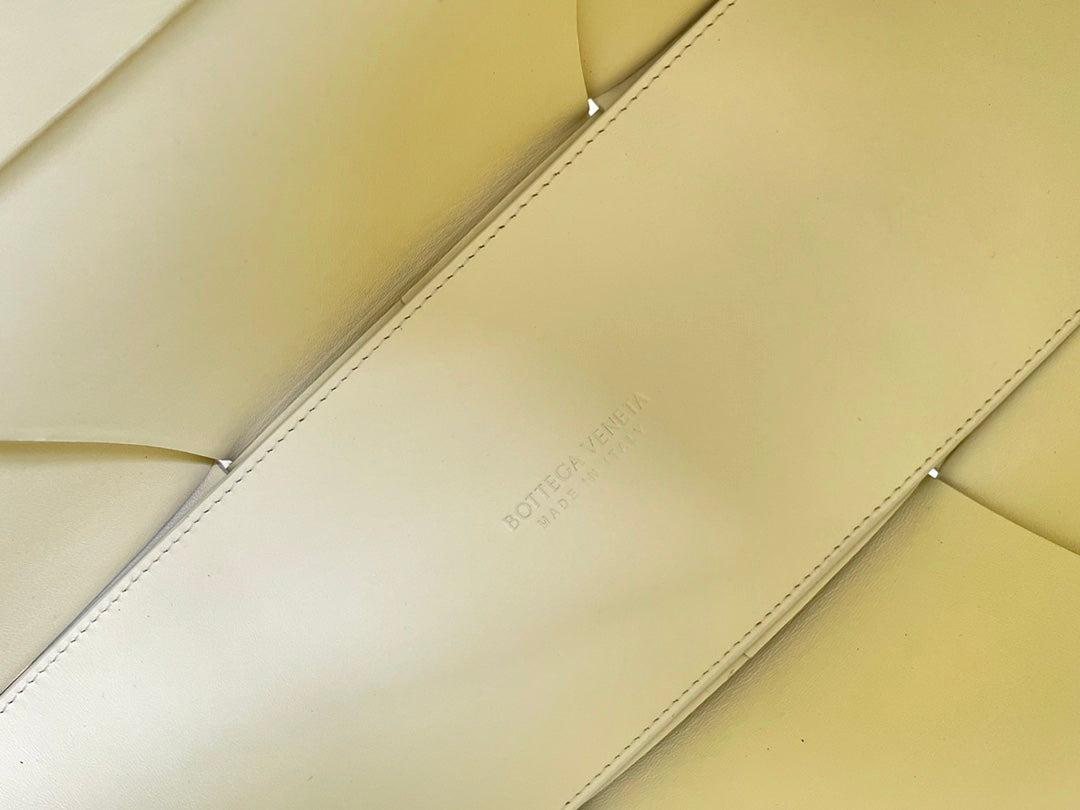 BOTTEGA VENETA ARCO TOTE 36 IN PALE YELLOW CALFSKIN