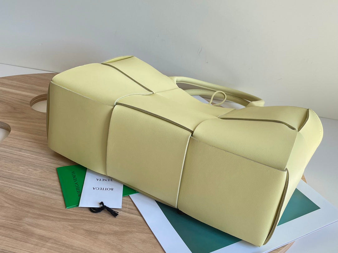 BOTTEGA VENETA ARCO TOTE 36 IN PALE YELLOW CALFSKIN