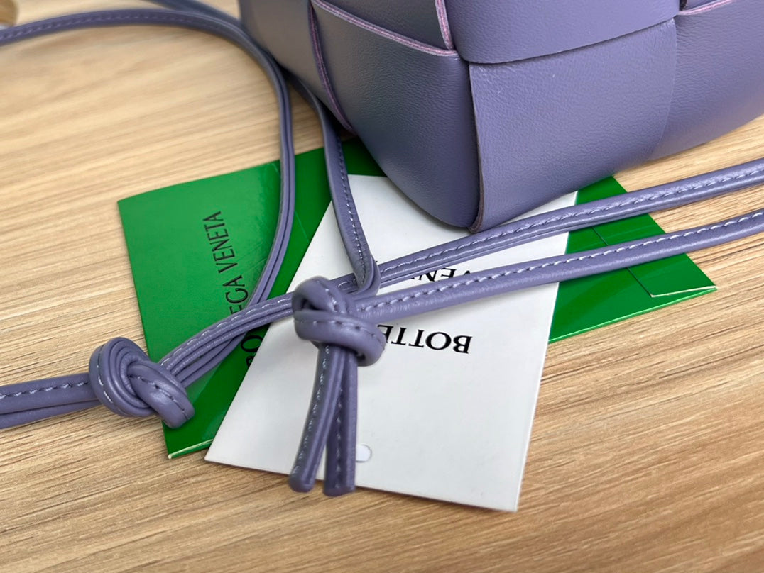 BOTTEGA VENETA SMALL CASSETTE BUCKET 18 IN ULTRA VIOLET CALFSKIN