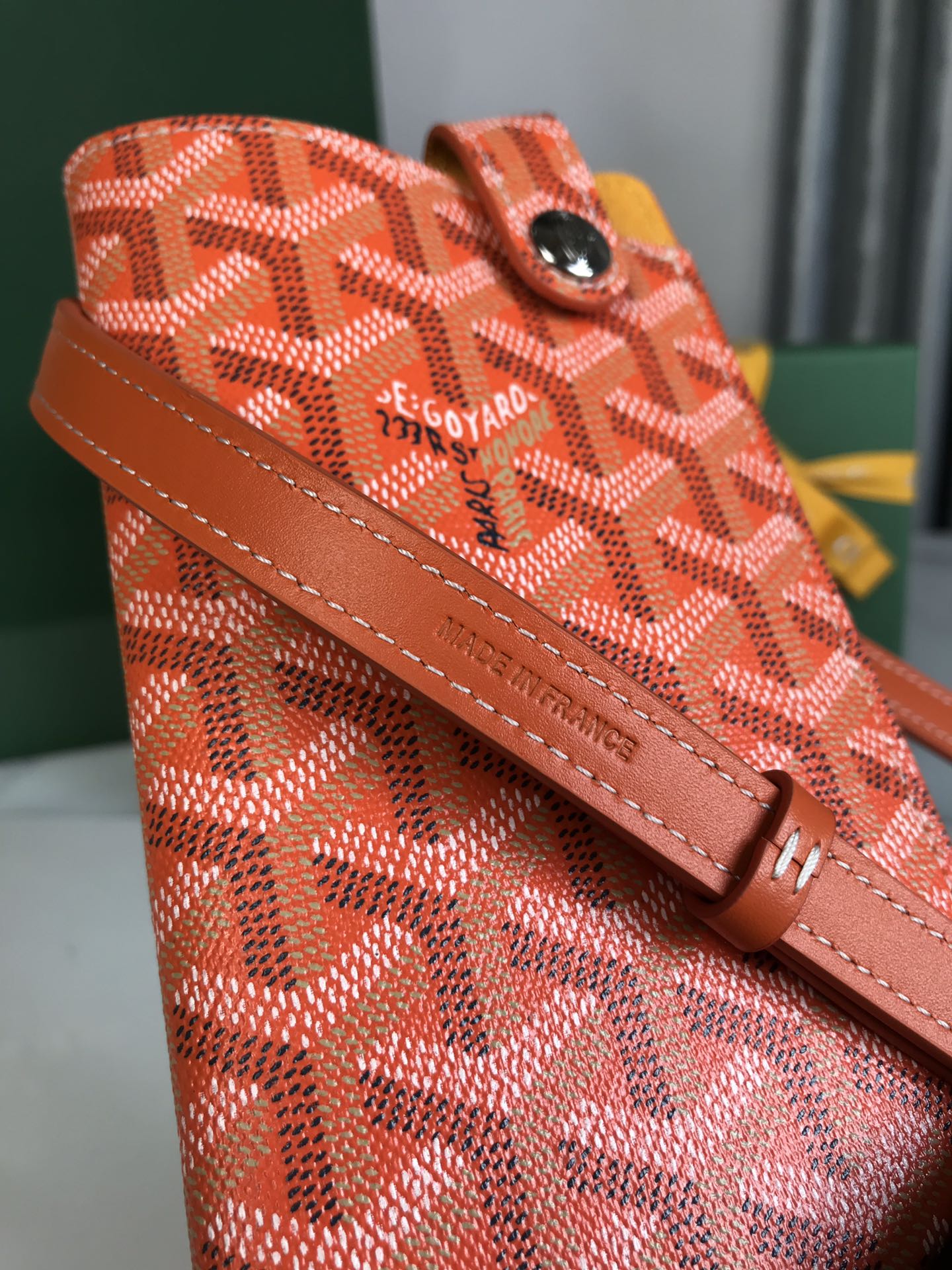 MONTMARTRE GM CASE 18 IN ORANGE GOYARDINE CANVAS