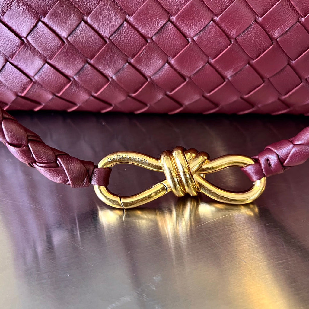 BOTTEGA VENETA MEDIUM ANDIAMO 32 IN BURGUNDY LAMBSKIN