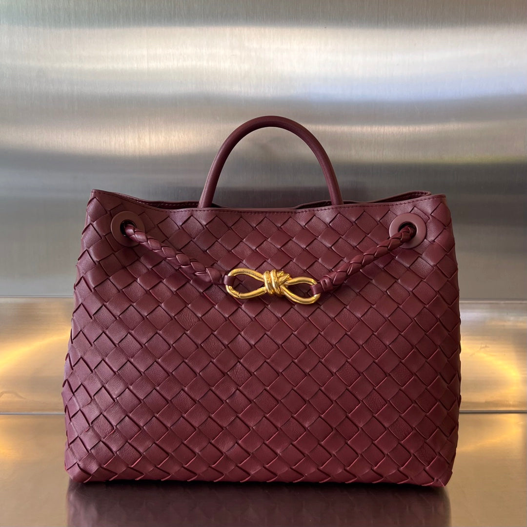 BOTTEGA VENETA MEDIUM ANDIAMO 32 IN BURGUNDY LAMBSKIN
