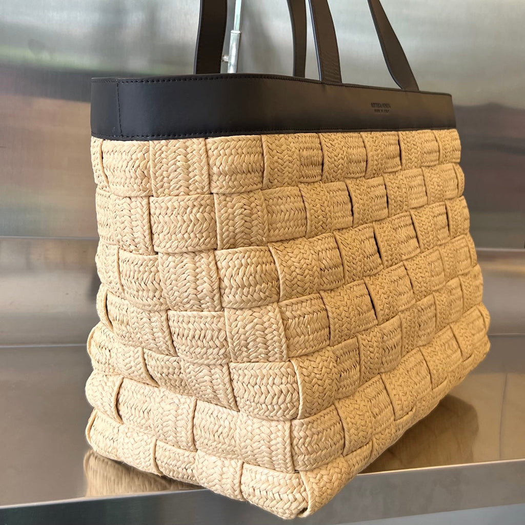 BOTTEGA VENETA CASSETTE 44 TOTE BEIGE AND BLACK VISCOSE
