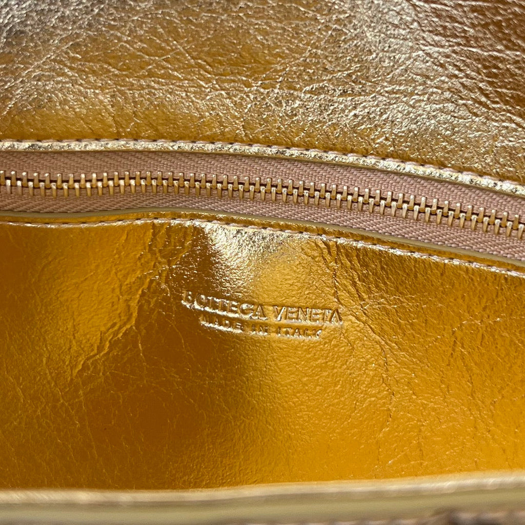BOTTEGA VENETA ANDIAMO 21 IN GOLDEN LAMBSKIN