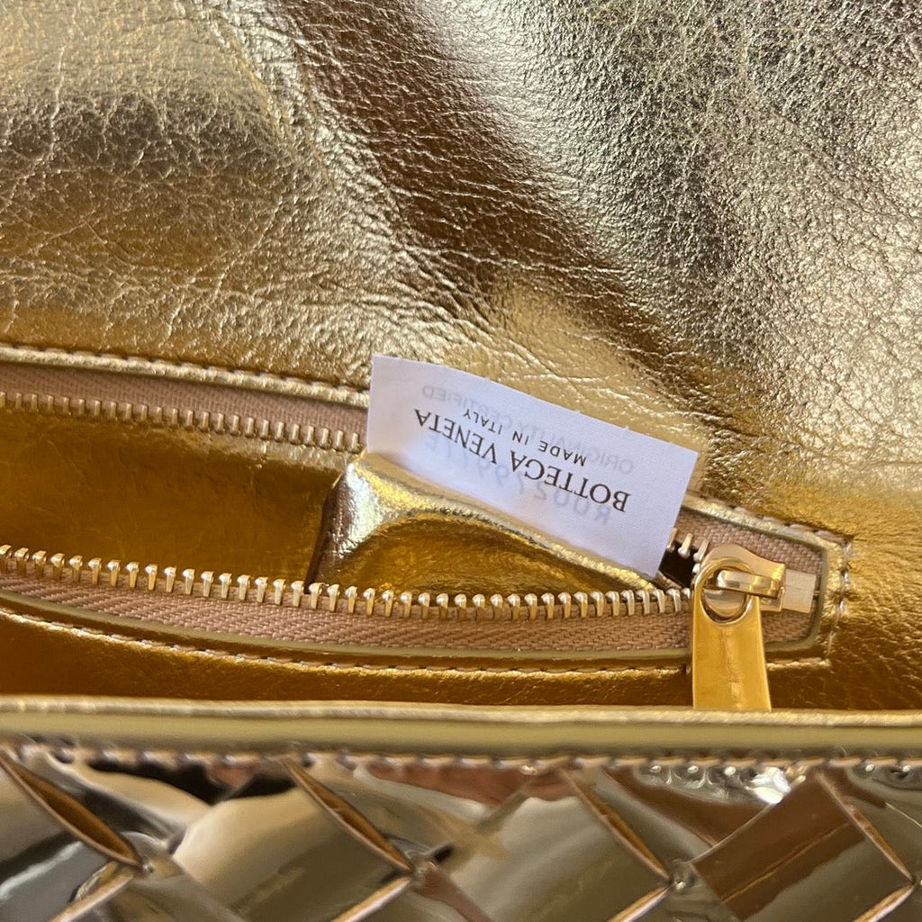 BOTTEGA VENETA ANDIAMO 21 IN GOLDEN LAMBSKIN