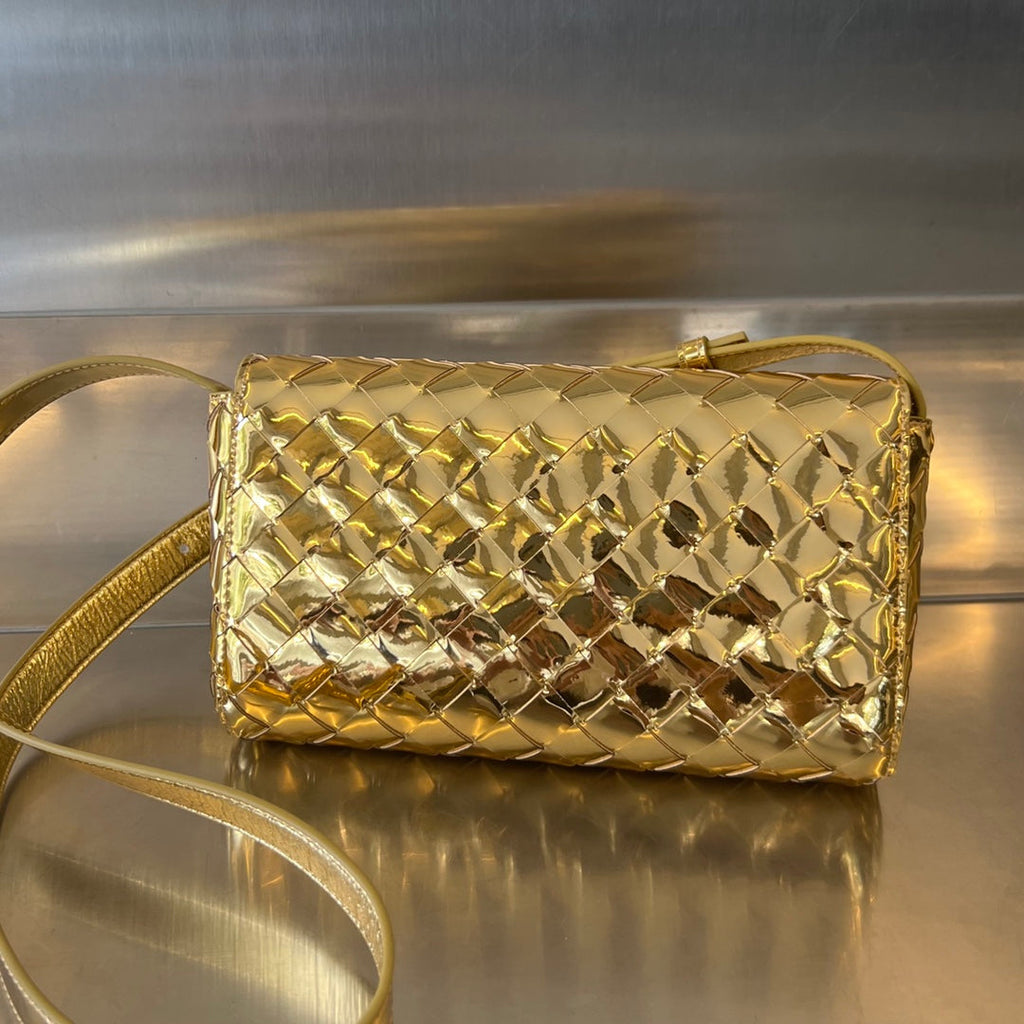 BOTTEGA VENETA ANDIAMO 21 IN GOLDEN LAMBSKIN