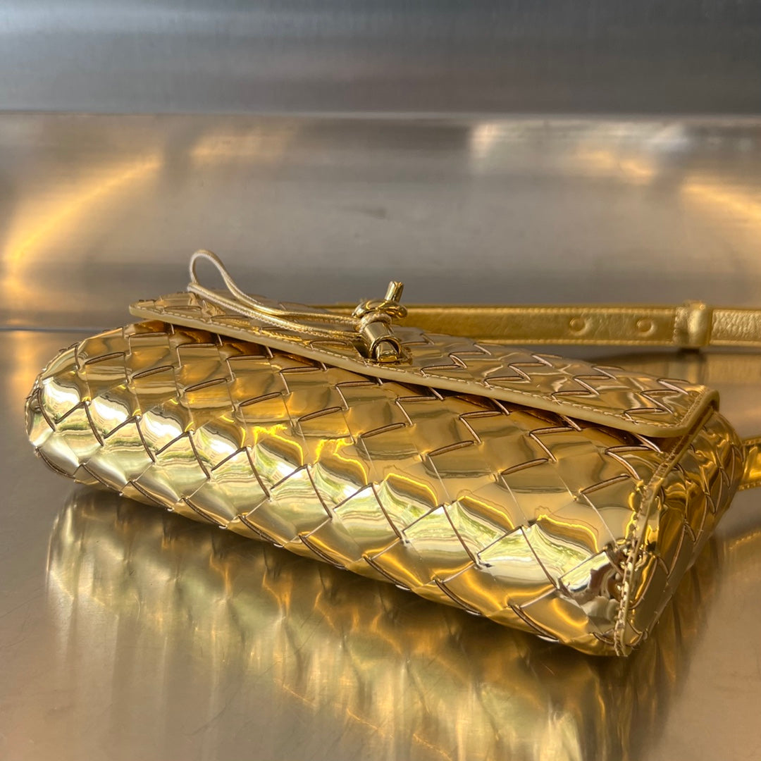 BOTTEGA VENETA ANDIAMO 21 IN GOLDEN LAMBSKIN