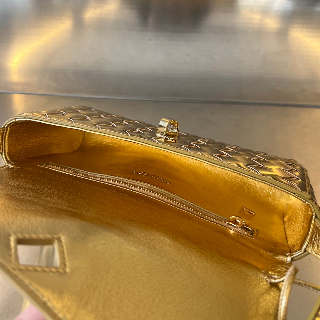 BOTTEGA VENETA ANDIAMO 21 IN GOLDEN LAMBSKIN