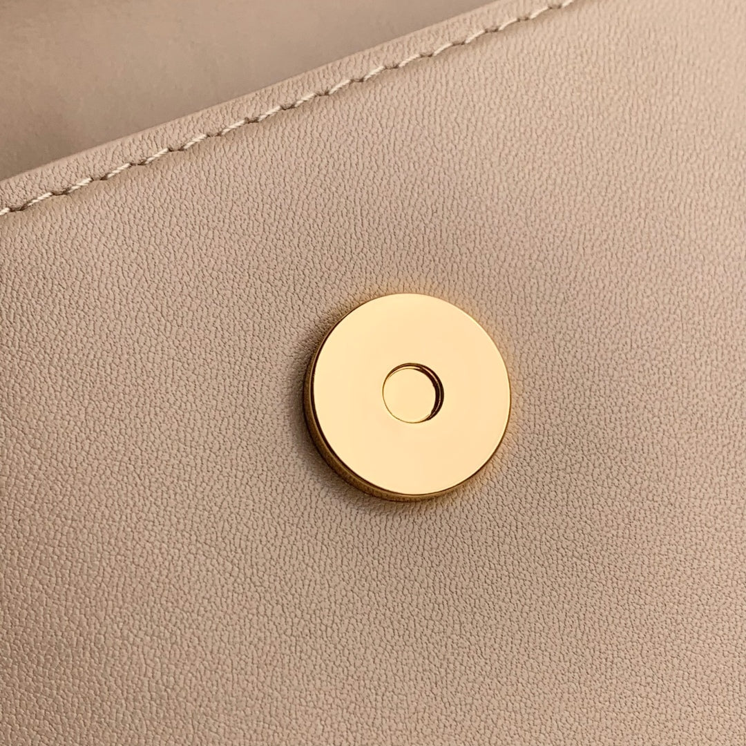 LOUIS VUITTON WALLET ON CHAIN BLOOM 20 IN BEIGE CALFSKIN
