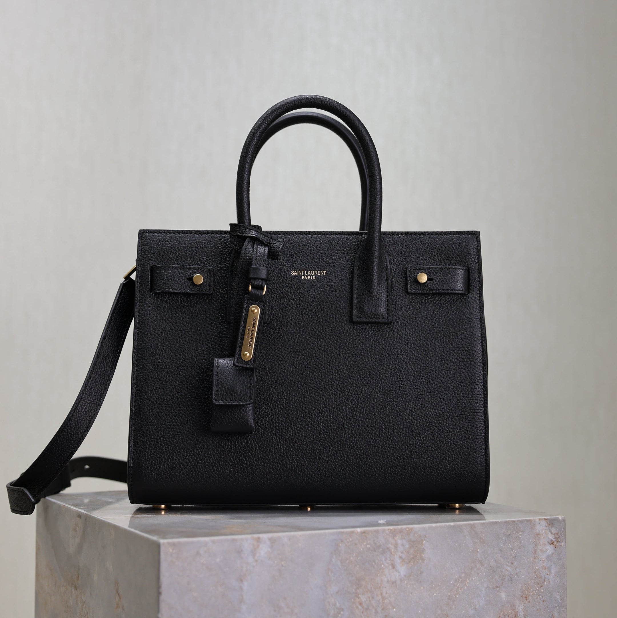 YSL 25S SAC DE JOUR MM 26 IN BLACK SUPPLE GRAINED CALFSKIN GOLD HARDWARE