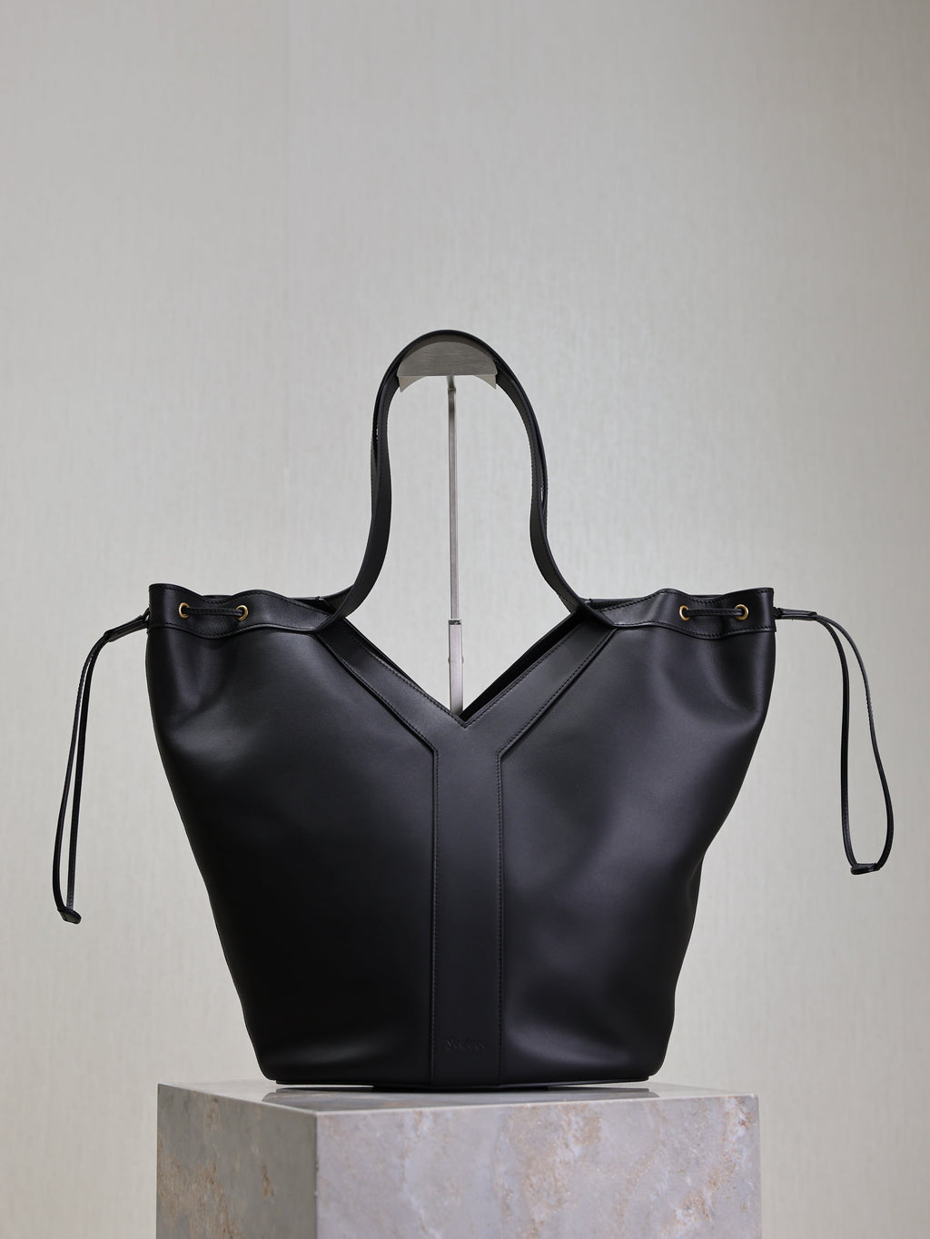 YSL 25S Y LARGE HOBO 50 IN BLACK CALFSKIN GOLD HARDWRE