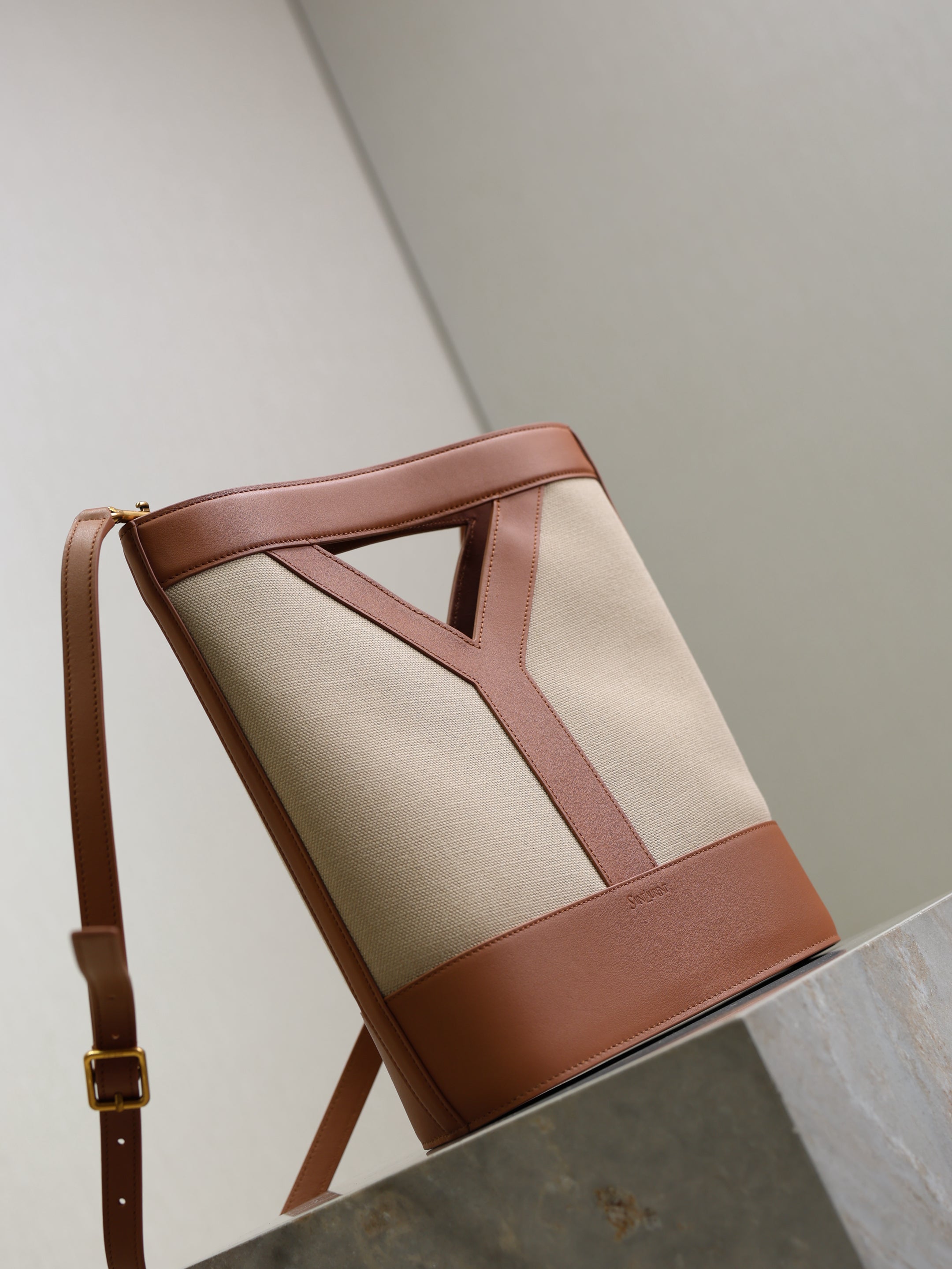 YSL 25S Y SMALL BUCKET 29 IN DESERT DUST AND BRICK CANVAS GOLD HARDWARE