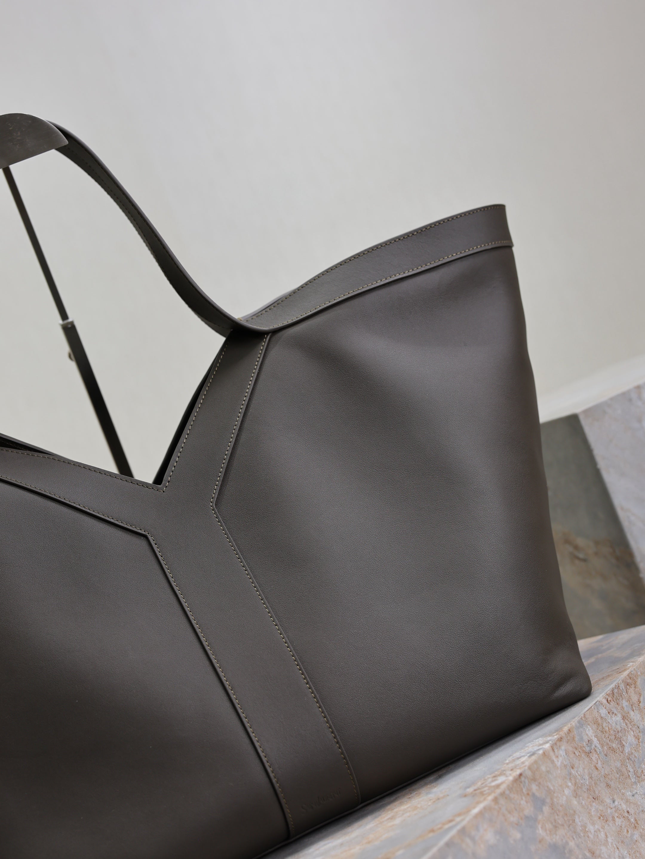 YSL 25S Y MAXI TOTE 50 IN MUTED CHARCOAL CALFSKIN GOLD HARDWARE