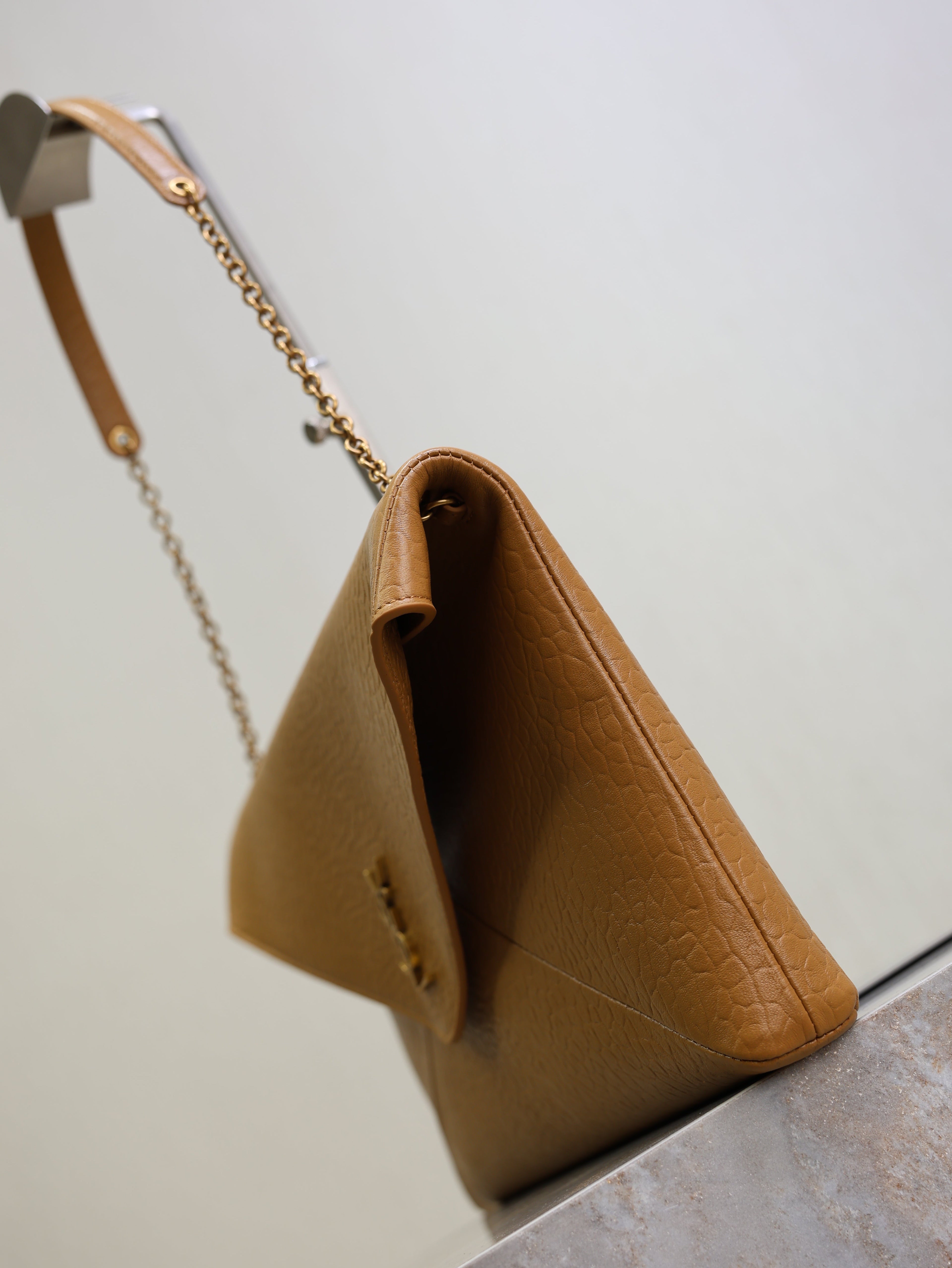 YSL 25S CASSANDRE ENVELOPE MESSENGER 35 IN GOLDEN BROWN LAMBSKIN GOLD HARDWARE