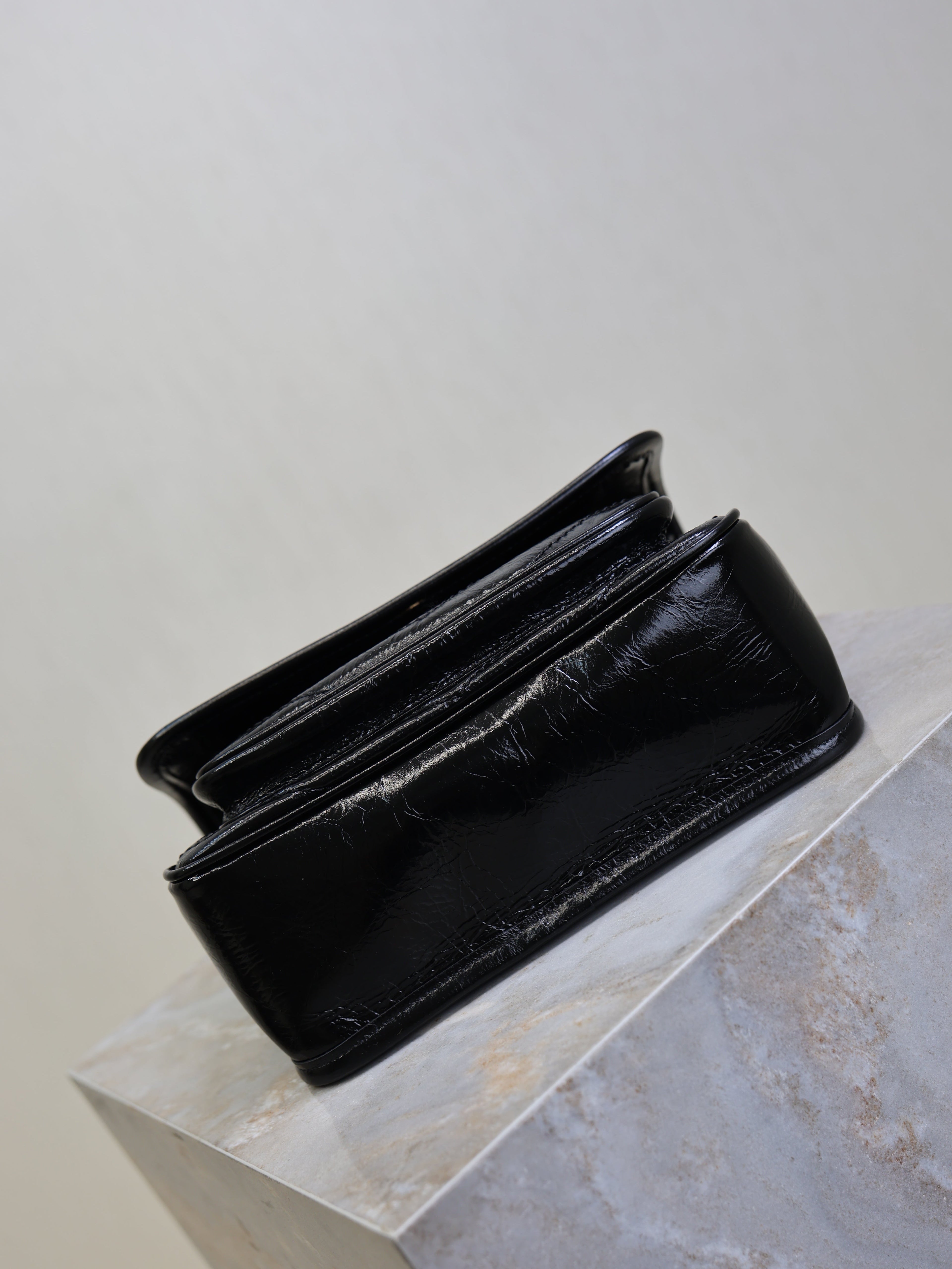 YSL 25S NIKI BAG 22 IN BLACK GLOSSY CALFSKIN GOLD HARDWARE