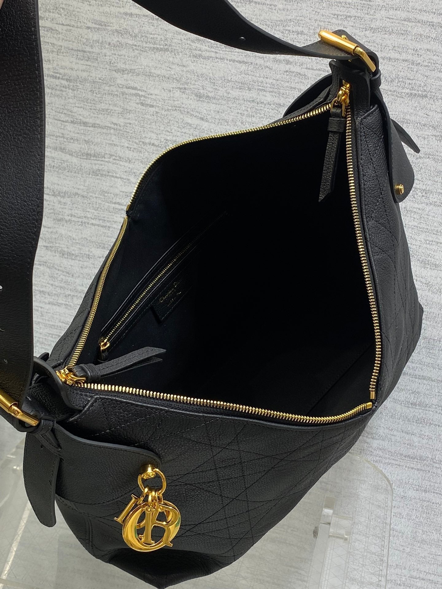 DIOR 25S VOYAGE BAG 34 IN BLACK FLAT MACROCANNAGE GRAINED CALFSKIN