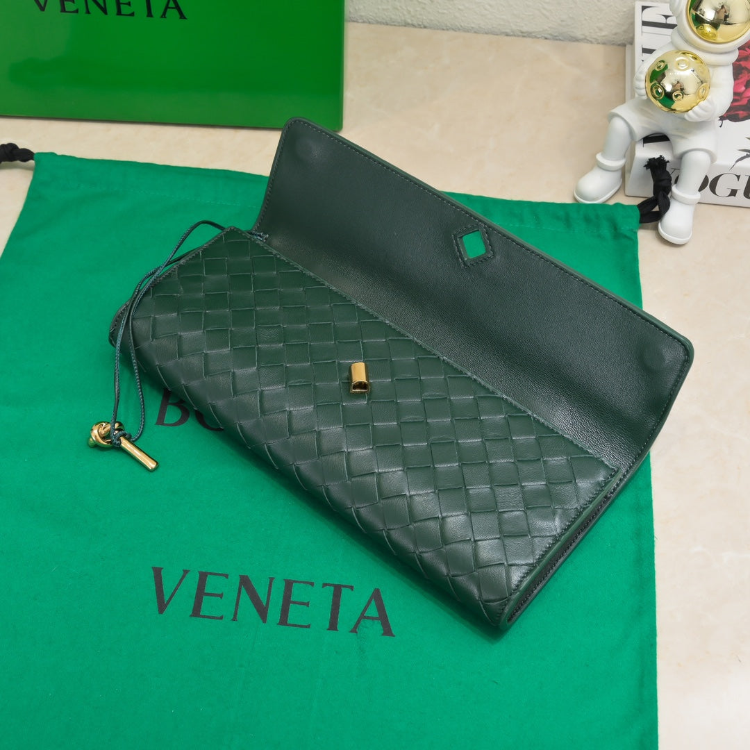 BOTTEGA VENETA Long Clutch Andiamo 31 Dark Green Leather Ghw
