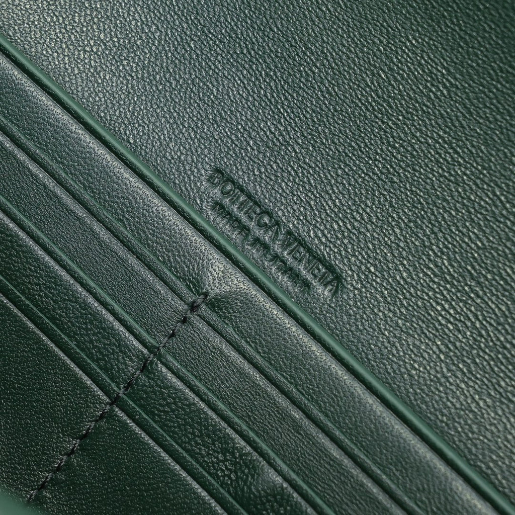 BOTTEGA VENETA Long Clutch Andiamo 31 Dark Green Leather Ghw