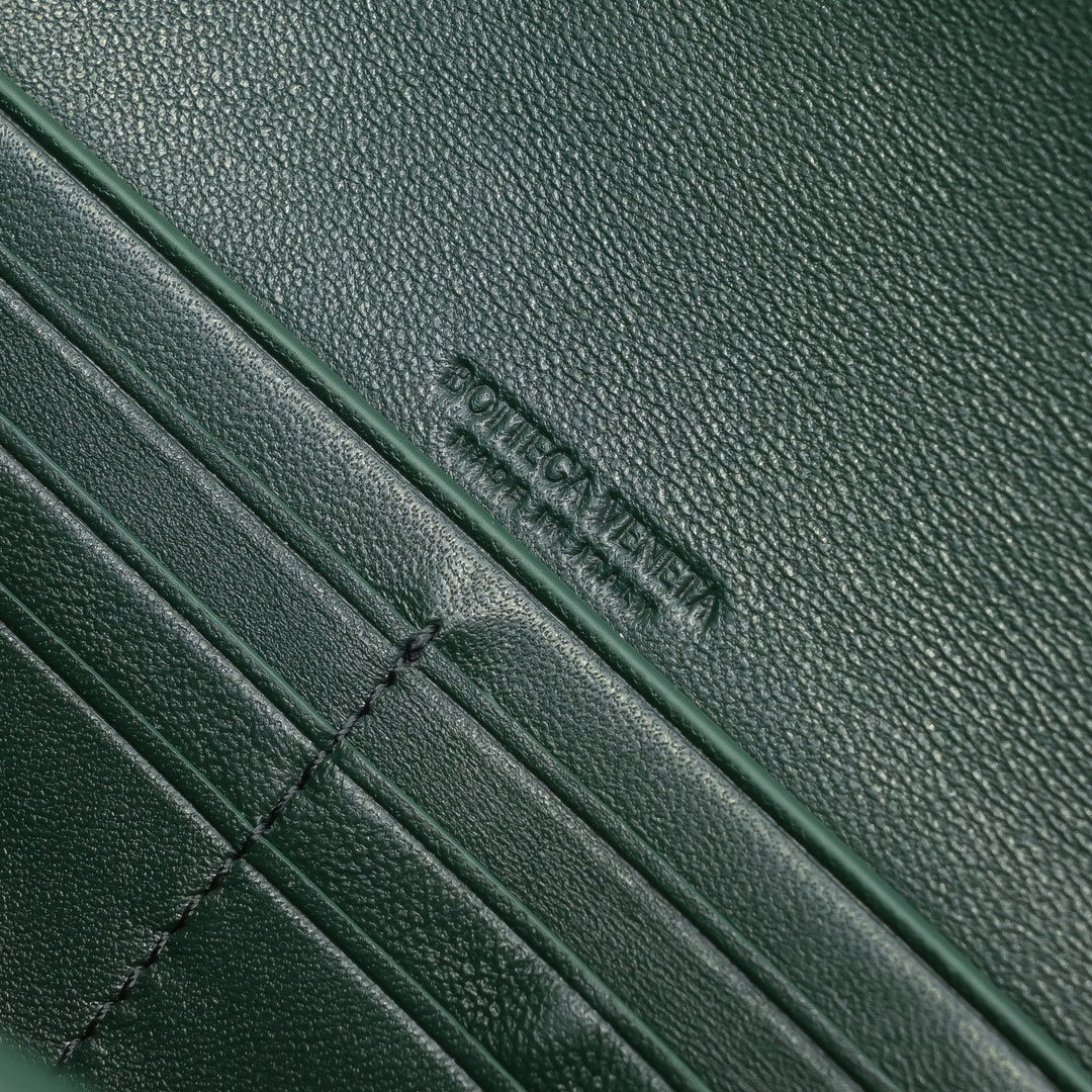 BOTTEGA VENETA Long Clutch Andiamo 31 Dark Green Leather Ghw