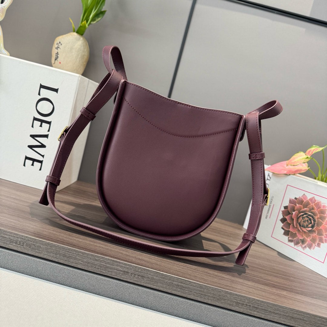 HAMMOCK SLICE 25 BAG IN PLUM PURPLE SHINY CALFSKIN