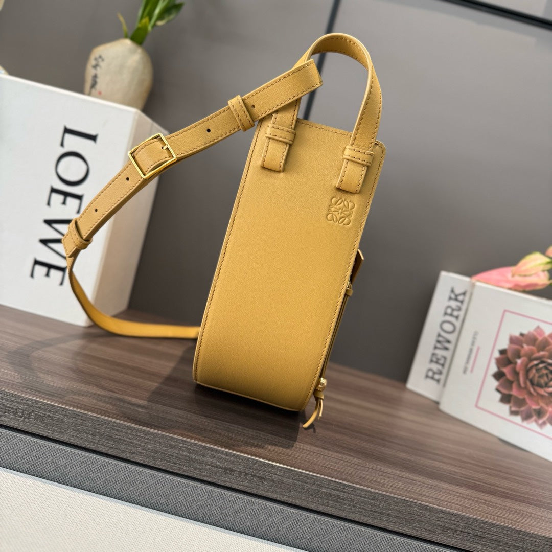 HAMMOCK SLICE 25 BAG IN SAND YELLOW SHINY CALFSKIN