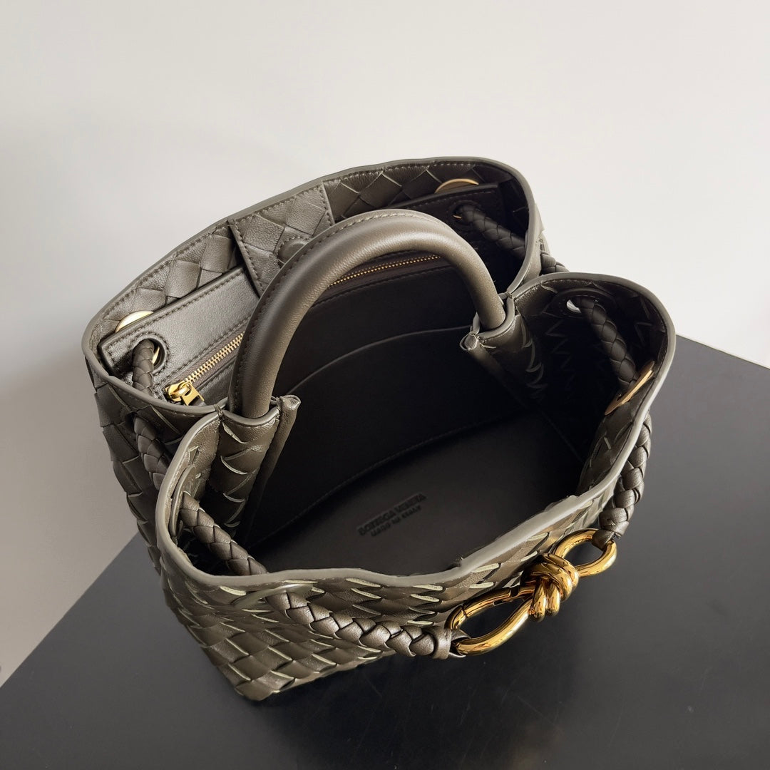 BOTTEGA VENETA SMALL ANDIAMO 25 IN KAKI LAMBSKIN