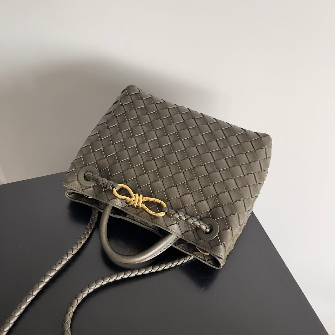 BOTTEGA VENETA SMALL ANDIAMO 25 IN KAKI LAMBSKIN
