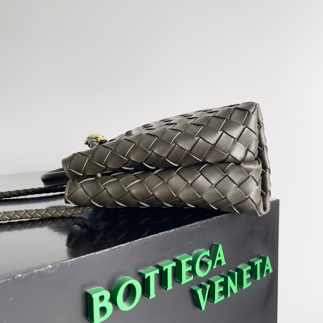 BOTTEGA VENETA SMALL ANDIAMO 25 IN KAKI LAMBSKIN