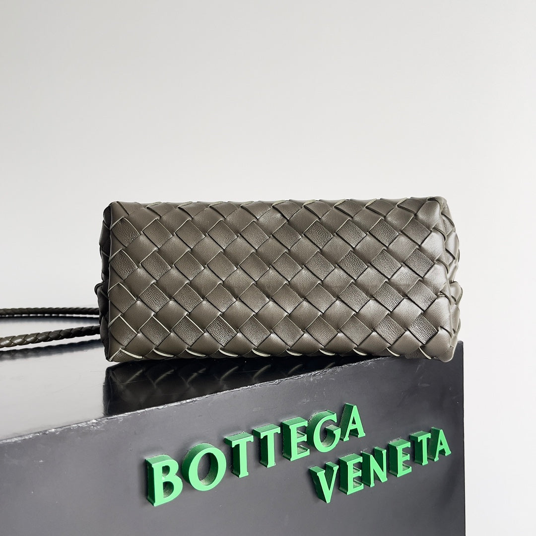 BOTTEGA VENETA SMALL ANDIAMO 25 IN KAKI LAMBSKIN