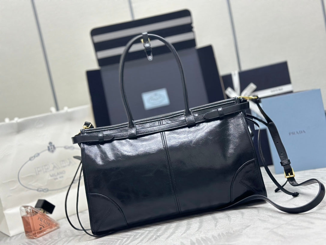 PRADA 25S BONNIE LARGE HANDBAG 38 IN BLACK GLOSSY CALFSKIN GOLD HARDWARE