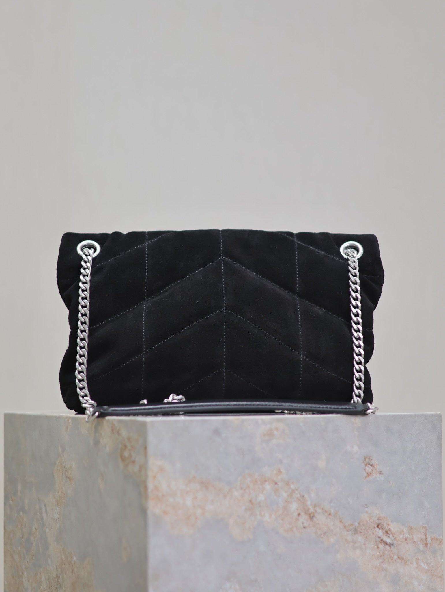 YSL 25S LOULOU PUFFER MM 29 IN BLACK SUEDE SILVER HARDWARE